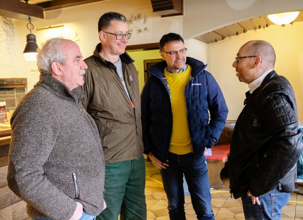 Stadtbürgermeister Friedhelm Marder (v.l.), Dr. Carsten Schnieder, Landrat Heinz-Peter Thiel und Dr. Volker Schneiders. Foto: Kreisverwaltung Vulkaneifel