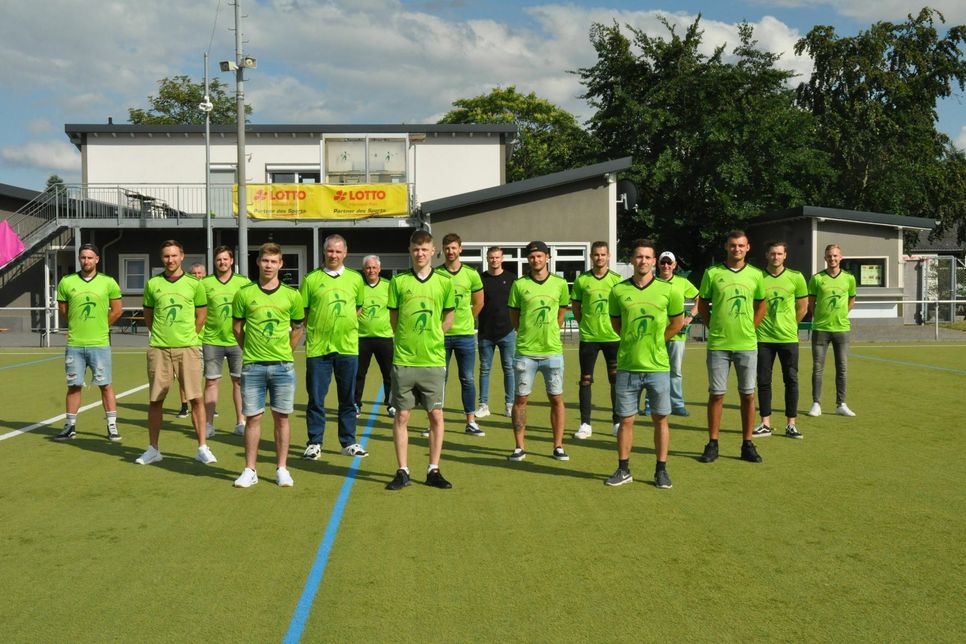 Die Fußballer der SG Eintracht Mendig/Bell wollen auch in Corona-Zeiten "Gemeinsam Spuren hinterlassen".