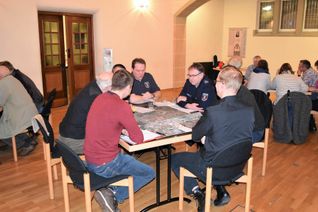 "Qualmende" Köpfe beim ersten Workshop zum Hochwasser- und Starkregenkonzept in der Wittlicher Synagoge (Foto: Volker Thesen)