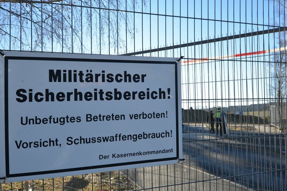 Streng bewacht: Der Bundeswehrstandort Büchel. Hier sollen US-Atombomben lagern. Foto: Zender
