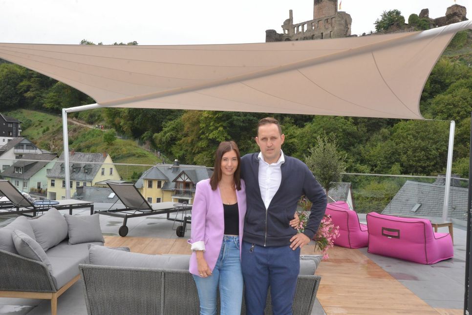 Ein junges Hoteliers-Ehepaar mit Vision und Mut: Julia Lipmann (31) und Bastian Herdzina (33). Fotos: Mario Zender