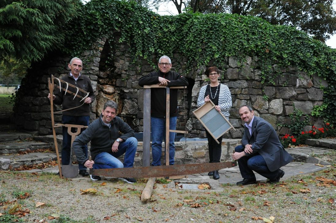 Die Vorbereitungen für das Jubiläumsfest liefen schon vor etlichen Monaten an. Im Bild einige Aktive (von links): Ortsbürgermeister Josef Barthen, seine Beigeordneten Marco und Erwin Weber, Tina Gerstl und Sascha Kropp von der Event-Agentur »tri-event UG«, die den Markttag unterstützt. Foto: Schmieder