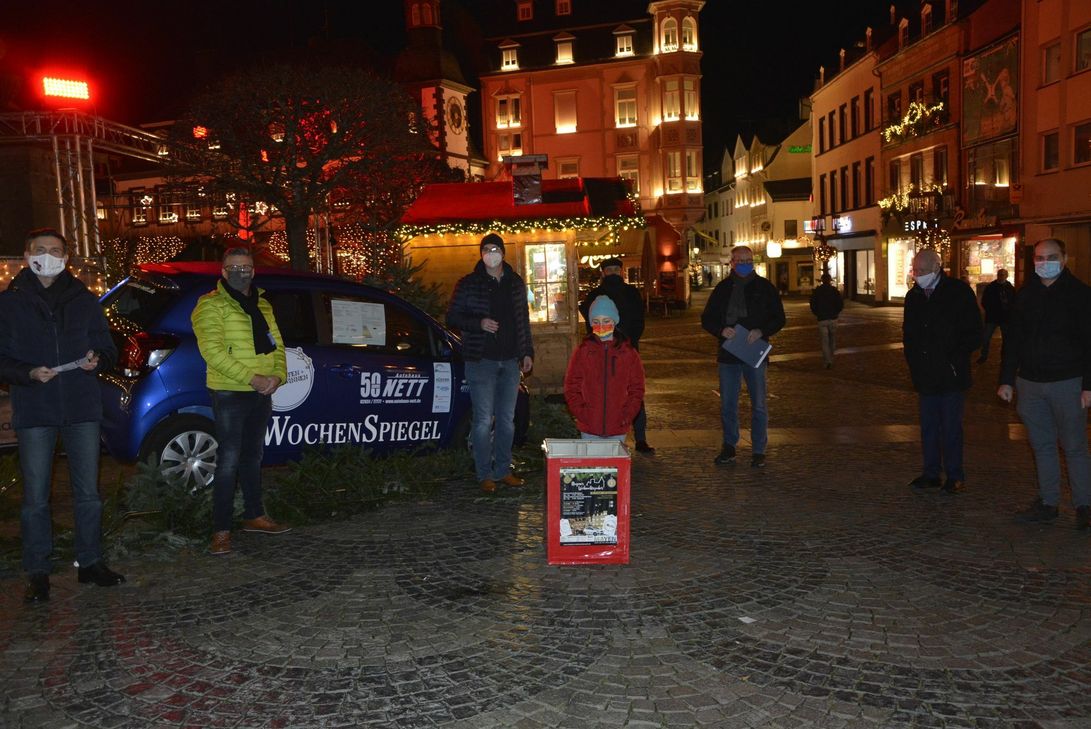 Die erste Zwischenauslosung auf dem Oktogon. Foto: Kruft
