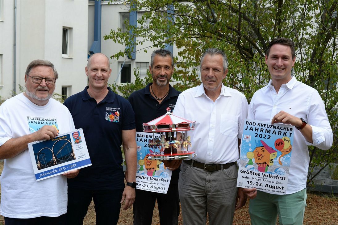 Freuen sich auf den Jahrmarkts-Neustart nach der durch Corona erzwungenen Pause (v. l.): Dieter Gronbach, Markus Schlosser, Mathias Weyand, Ralf Leonhard und Dirk Steinert (Immo One Group).