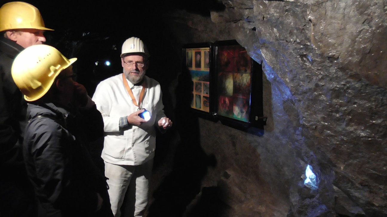 Karl Reger führte die Gäste durch das Besucherbergwerk Grube Wohlfahrt bei Rescheid. mn-Fotos