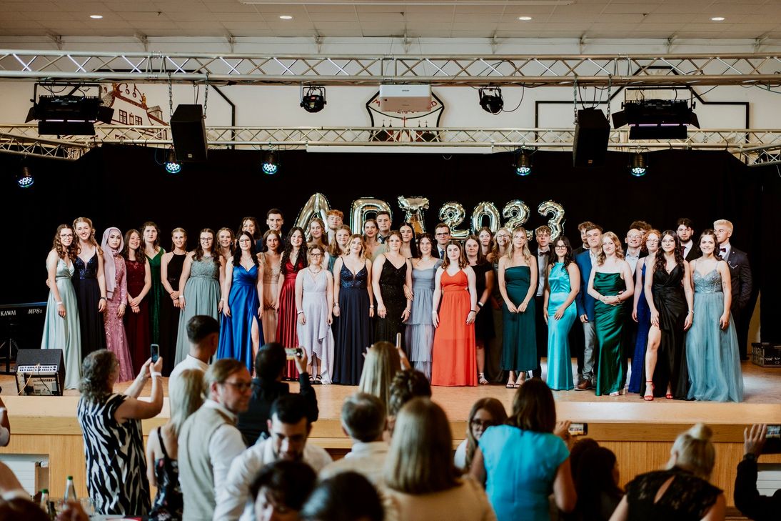 41 Schülerinnen und Schüler haben die Allgemeine Hochschulreife in den Bildungsgängen Gesundheit und Soziales sowie Wirtschaft erworben.