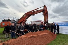 Mit dem Spatenstich geht das Projekt „Brandschutz- und Ausbildungszentrum Trier-Land“ in die Umsetzungsphase.