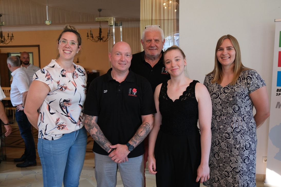 Haben sich am 19. Juli offiziell für Paris verabschiedet: die Rohlstuhlbasketballerinnen und Trainer mit Manager