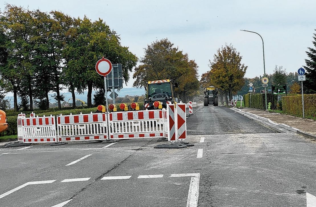 Aktuell ist die B266 weiterhin zwischen Kesternich und Abzweigung Dedenborn gesperrt. Voraussichtlich in der nächsten Woche spll diesr Bereich freigegeben und die Vollsperrung auf den Abschnitt zwischen Abzweigung Dedenborn und Abzweigung Rurberg verlegt werden.