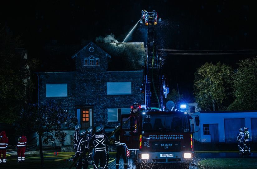 Am Dienstagabend rückte die Feuerwehr zu einem Dachstuhlbrand aus.