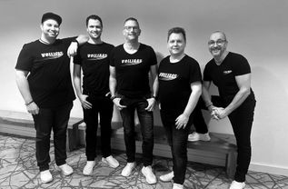 Fünf Vollblut-Musiker, die besonders die karnevalistischen Herzen höher schlagen lassen - das ist Volljaas.