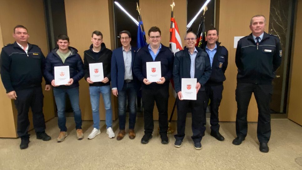 Bürgermeister Jürgen Hoffmann ernannte und bestellte mehrere neue Führungskräfte der Feuerwehren.