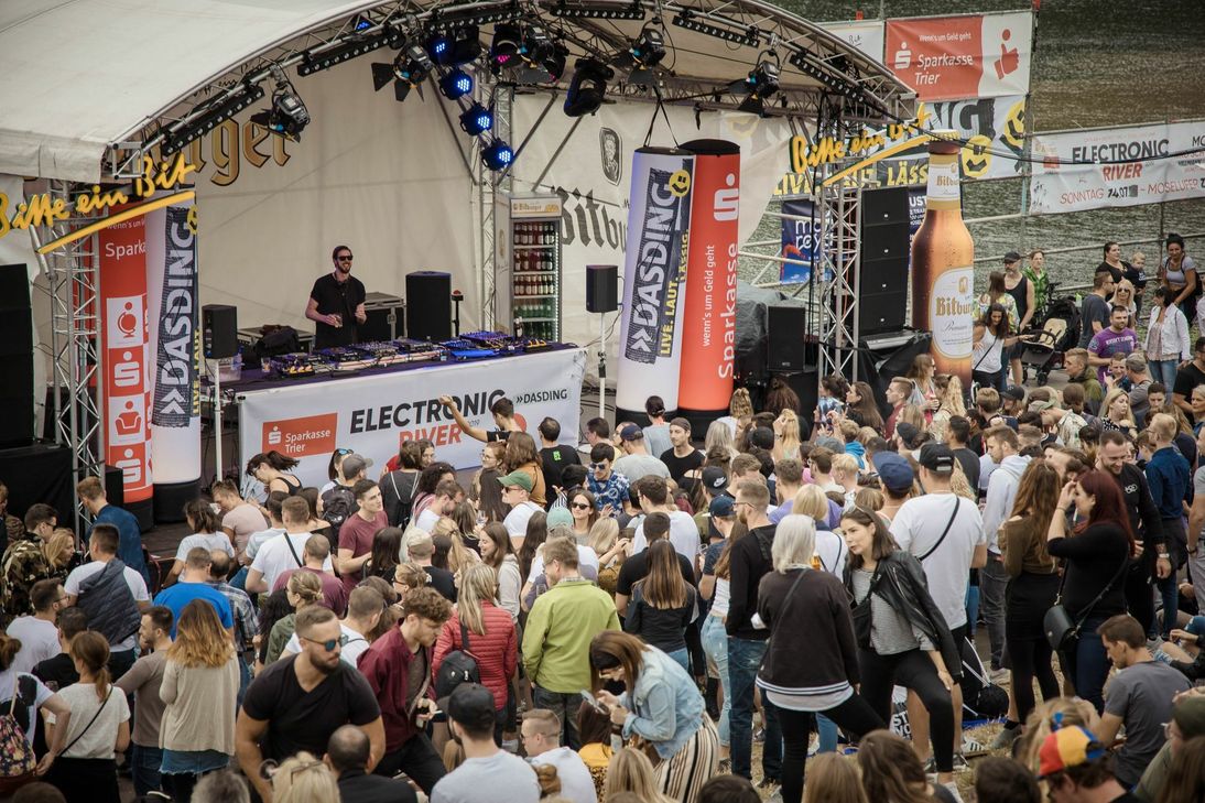 Seit Jahrzehnten fester Bestandteil im Trierer Veranstaltungskalender: Das Zurlaubener Heimatfest im Juli  lockt Jahr für Jahr zehntausende Besucher an und ist nicht nur für die Jugend ein Highlight. Jetzt steht die Traditionsveranstaltung wohl vor dem Aus. Foto: Archiv /Valentin