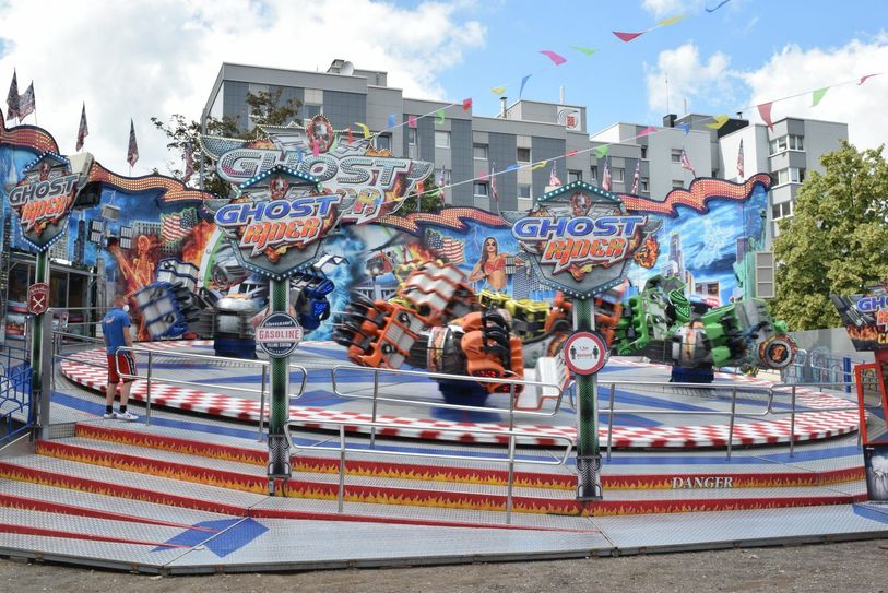 Der Ghost Rider ist eines der großen Fahrgeschäfte im Happy-Park. Foto: Scholl