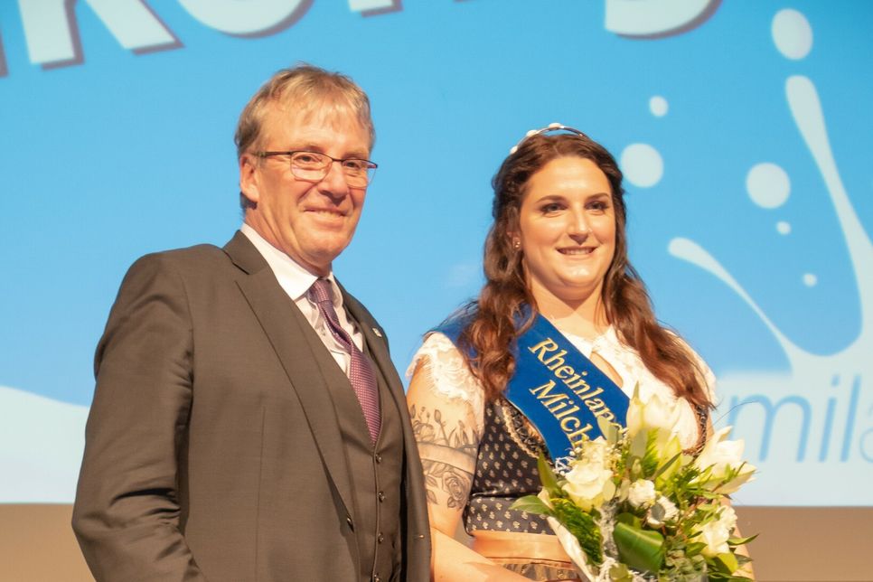 Krönung der 5. Rheinland-Pfälzischen Milchkönigin – Vivian Ludwig tauscht Laborkittel gegen Krone. Foto:FF