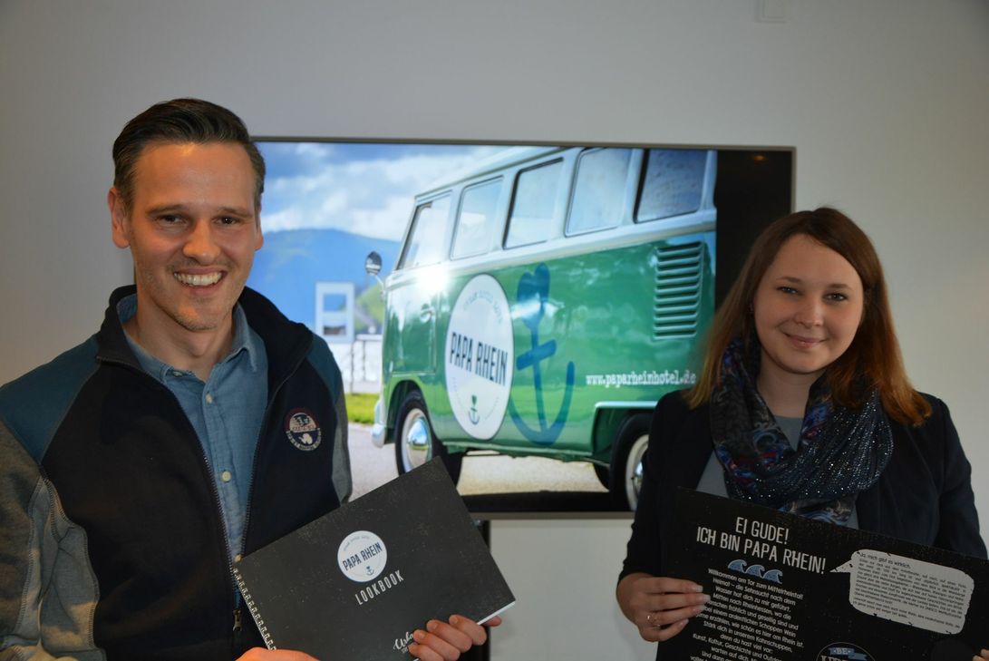 Jan Bolland und die künftige Geschäftsführerin des Papa Rhein in Bingen, Michelle Klären, bei der Pressekonferenz zum Hotelneubau. Foto: Klaus Desinger