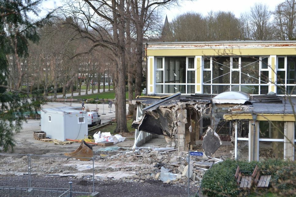 Die Kurpark-Gebäude in Bad Neuenahr werden nun abgerissen. Foto: Mager