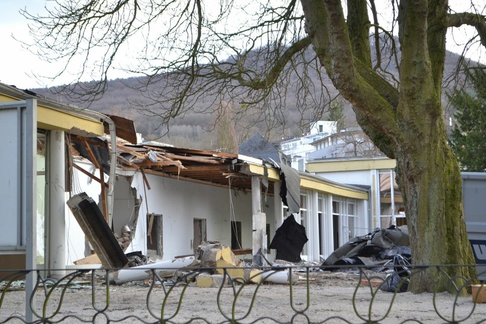 Die Kurpark-Gebäude in Bad Neuenahr werden nun abgerissen. Foto: Mager