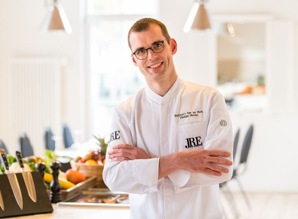 Unter Anleitung von Sternekoch Philipp Helzle soll am 2. Mai das größte getrennt genossene aber gemeinsam zubereitete Abendessen im Landkreis Bad Kreuznach stattfinden. Foto: BollAnts Spa im Park