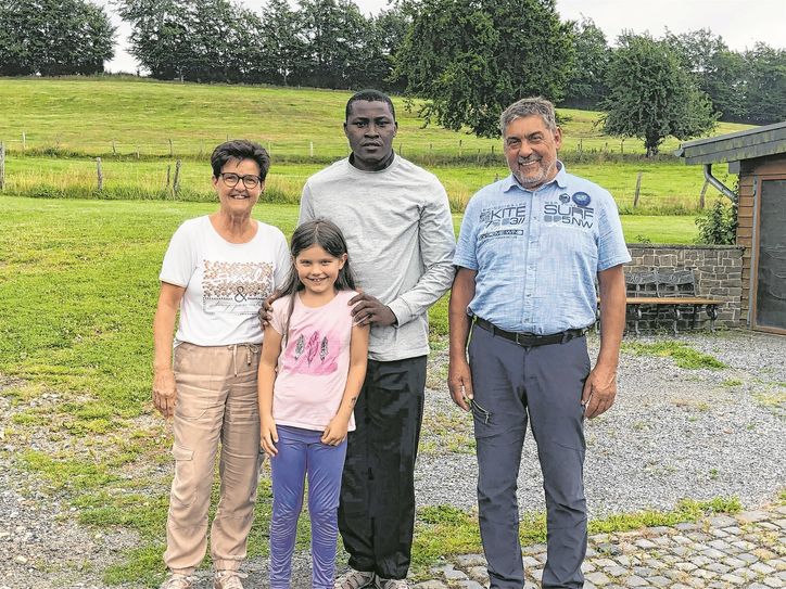 Father Jean Baptiste hat die Projekte von Bruder Theo Call übernommen und wird derzeit von Elke und Martin Krings ins Netzwerk der vielen Förderer des »Weißen Missionars« eingeführt.