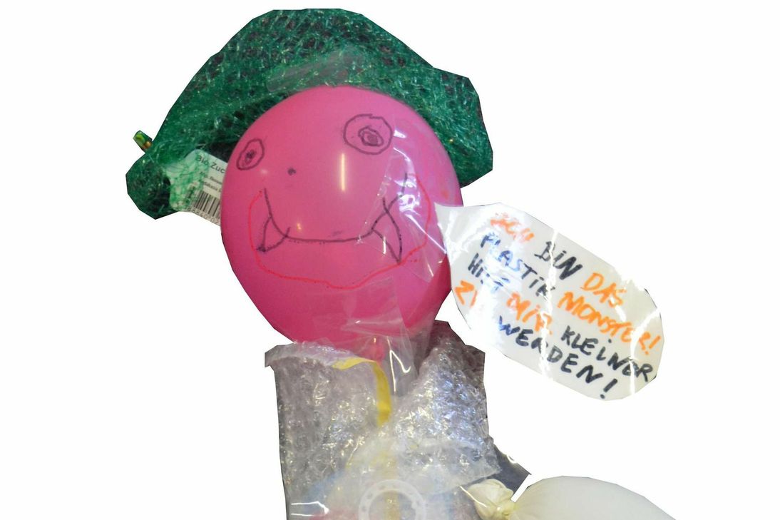 "Ich bin das Plastik-Monster. Hilf mir, kleiner zu werden!"...