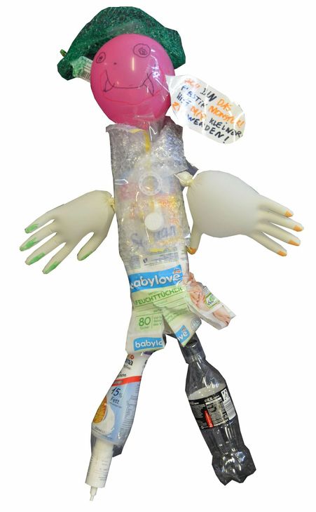 ... Das war der Beitrag von Noah Bettencourt-Hölscher aus Kasel zu unserem Monster-Bastelwettbewerb im vergangenen Jahr - er hat uns angespornt, uns mit dem Thema Müll zu beschäftigen.