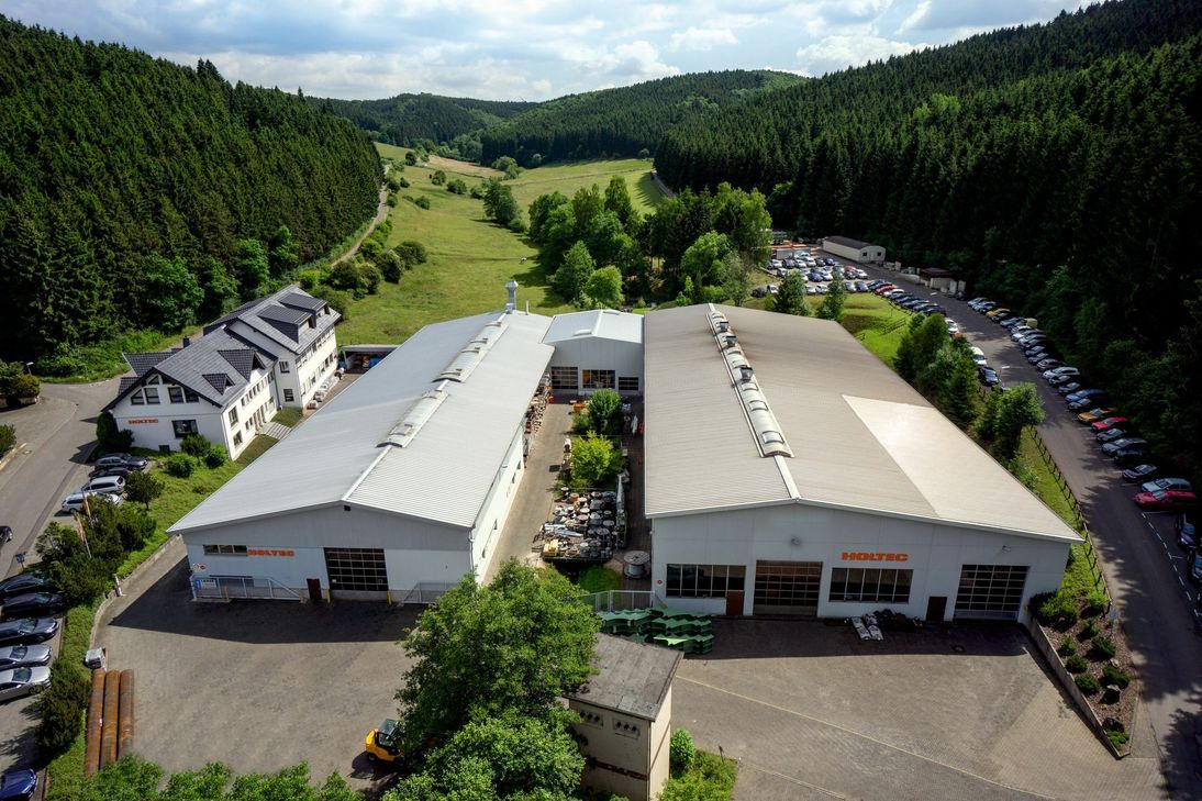 Der Firmenhauptsitz in Blumenthal mit modernem Fertigungspark. Hier sind rund 150 Mitarbeiter beschäftigt. Foto: HOLTEC