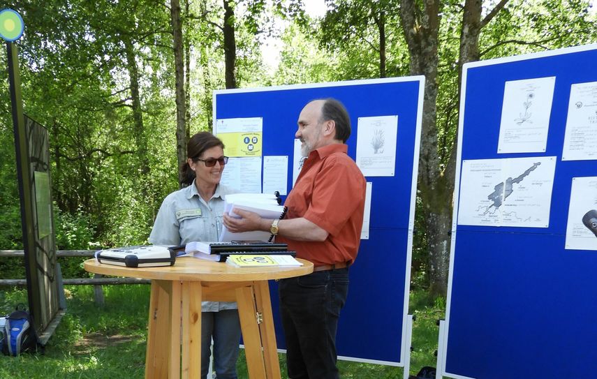 Ab sofort können Menschen mit Sehbeeinträchtigung den Nationalpark Hunsrück-Hochwald erleben und Informationen in einem Wanderführer nachlesen. Foto:FF