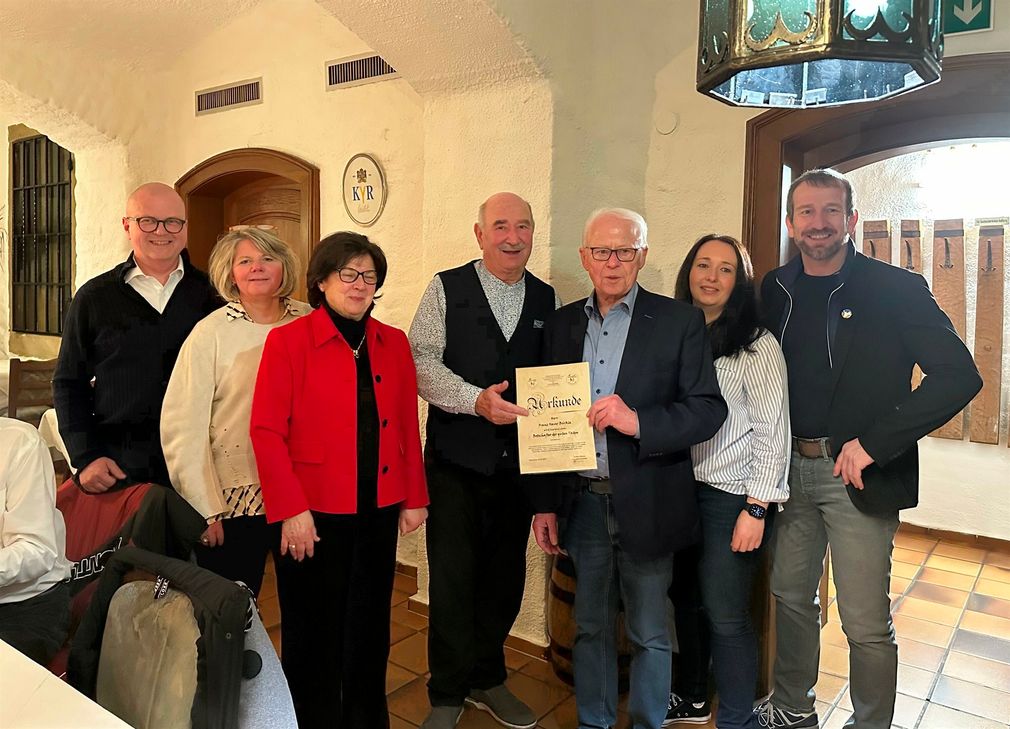 Franz Xaver Bürkle (Mitte) ist neuer »Botschafter der guten Taten« der Soonwaldstiftung und des »Fördervereins Lützelsoon - Hilfe für Kinder und Familien in Not«.