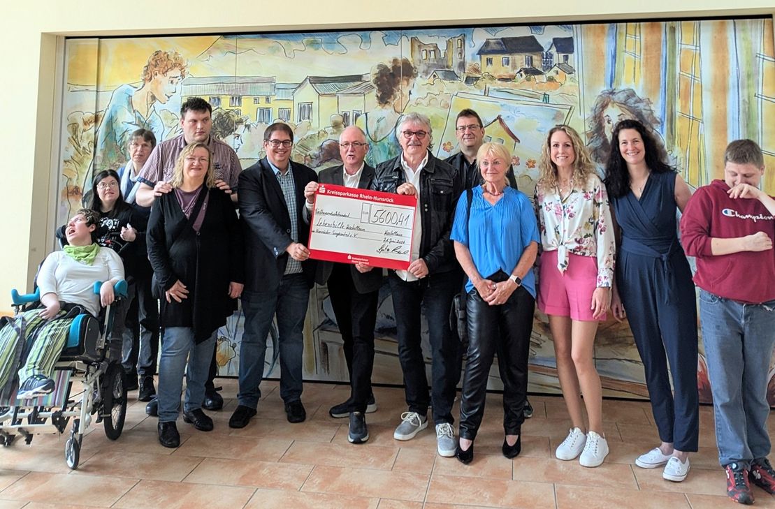 Der Hunsrücker Songkontest e.V. hat sich im Juli endgültig verabschiedet, mit einer Spende in Höhe von 5 600 Euro an die Lebenshilfe Rhein-Hunsrück.