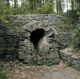 So sehen die abbauwürdigen Kalksinterablagerung im Römerkanal aus, hier in  Kreuzweingarten. 
	Foto: K. Grewe