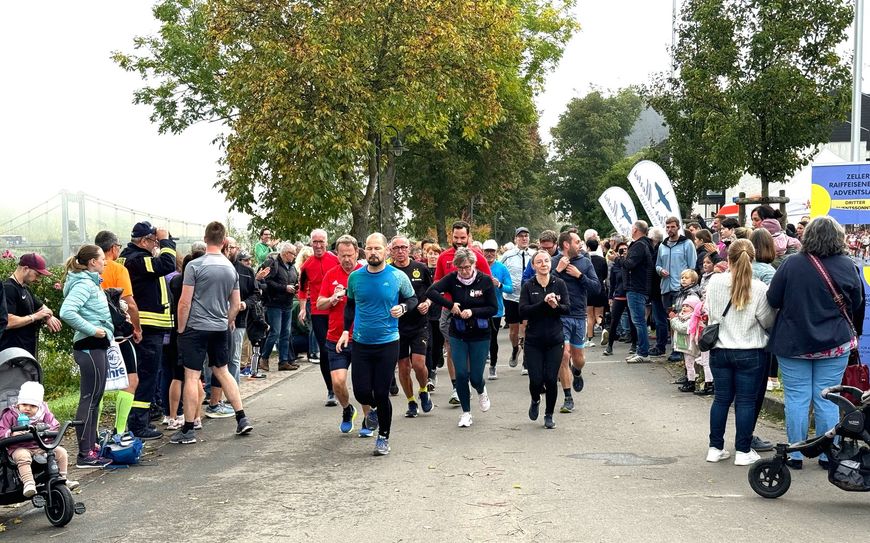 Startschuss und los: Rund 550 Läuferinnen und Läufer sind für die kleine Eva an den Start gegangen.