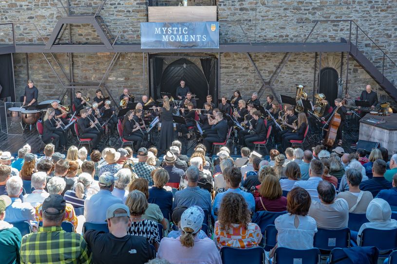 "Magic Moments" präsentierte die Blaskapelle Ettringen zum Abschluss der Burgfestspiele.