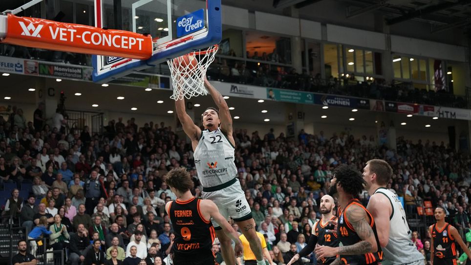 Nolan Adekunle mit dem Dunk