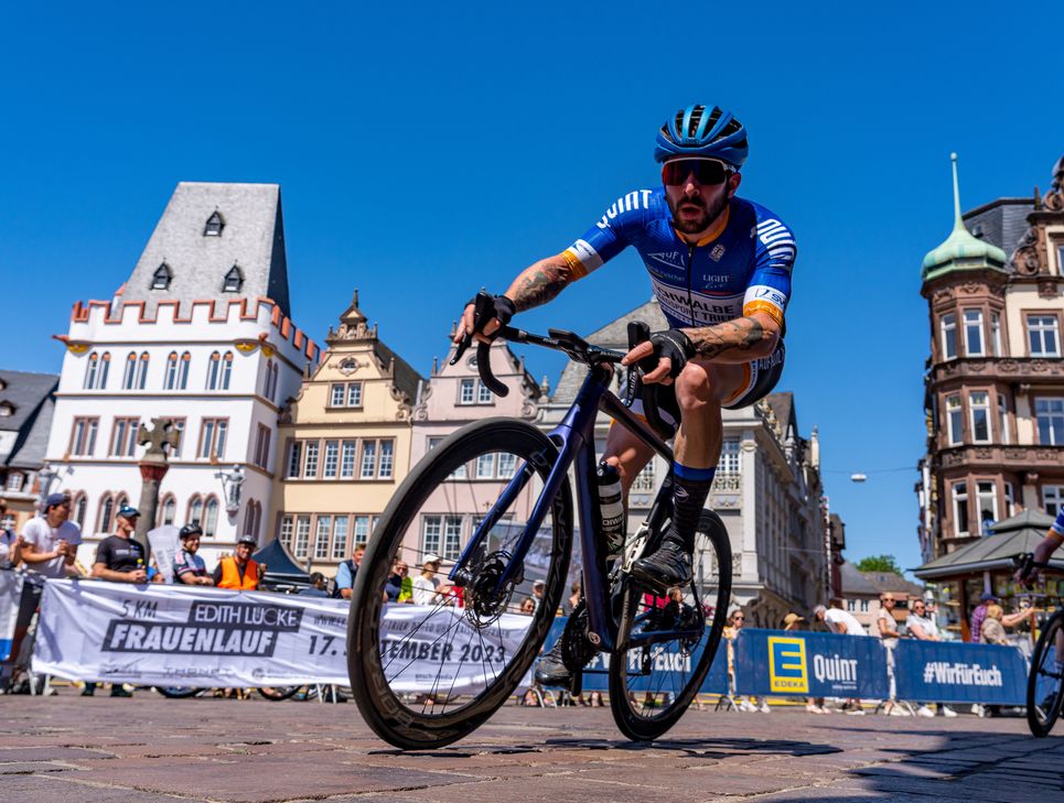 Der Kopfsteinpflasterkurs erfordert gutes Radhandling
