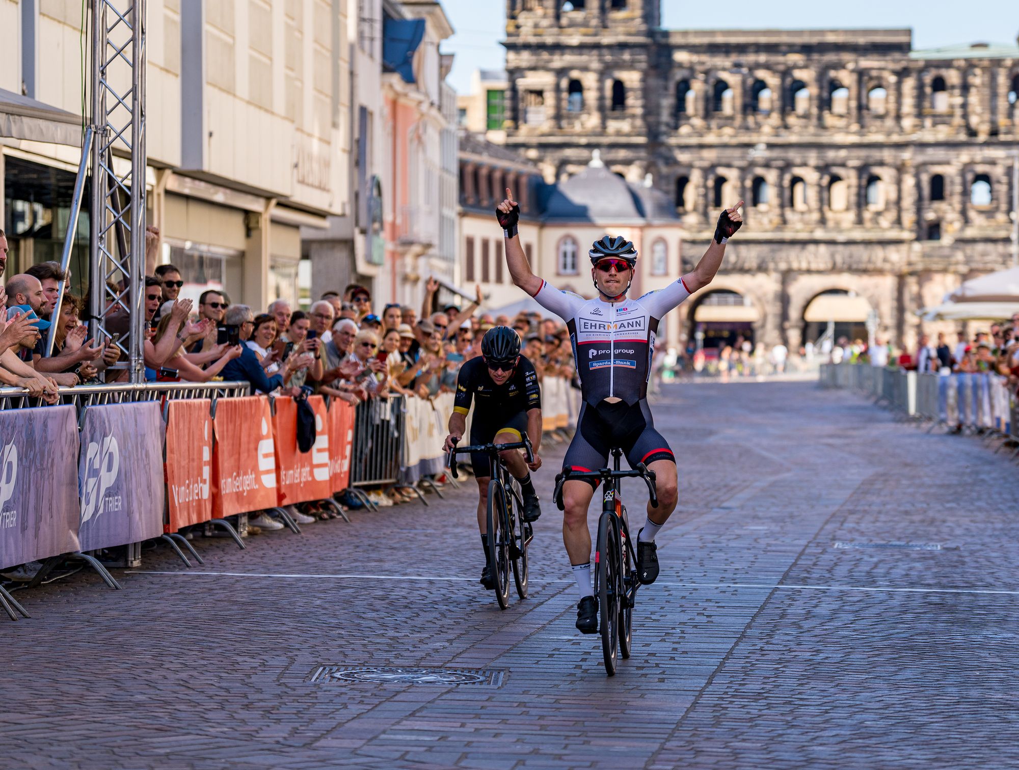 Zielüberfahrt des Elite-Siegers Joshua Asel