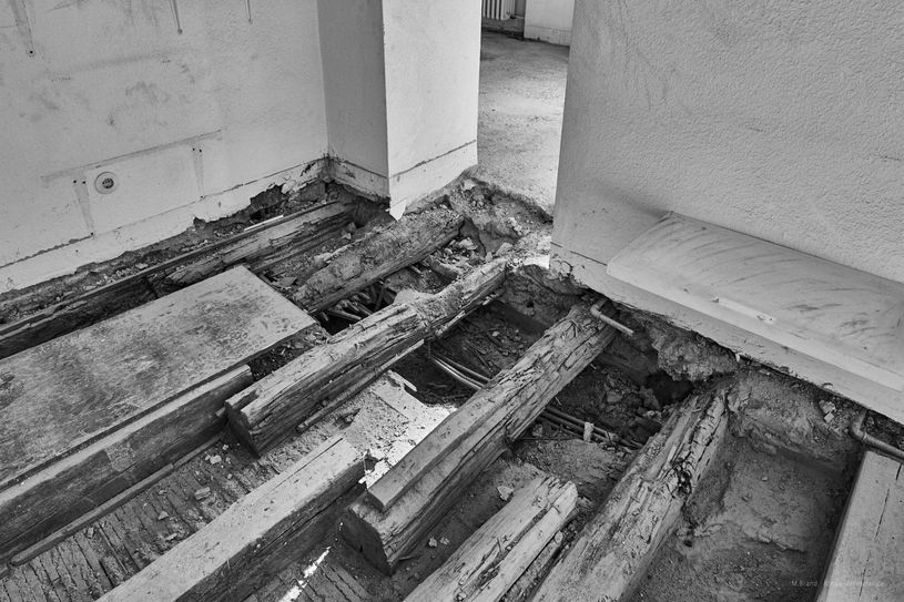 Der Zahn der Zeit hat im Innern der Burg genagt.