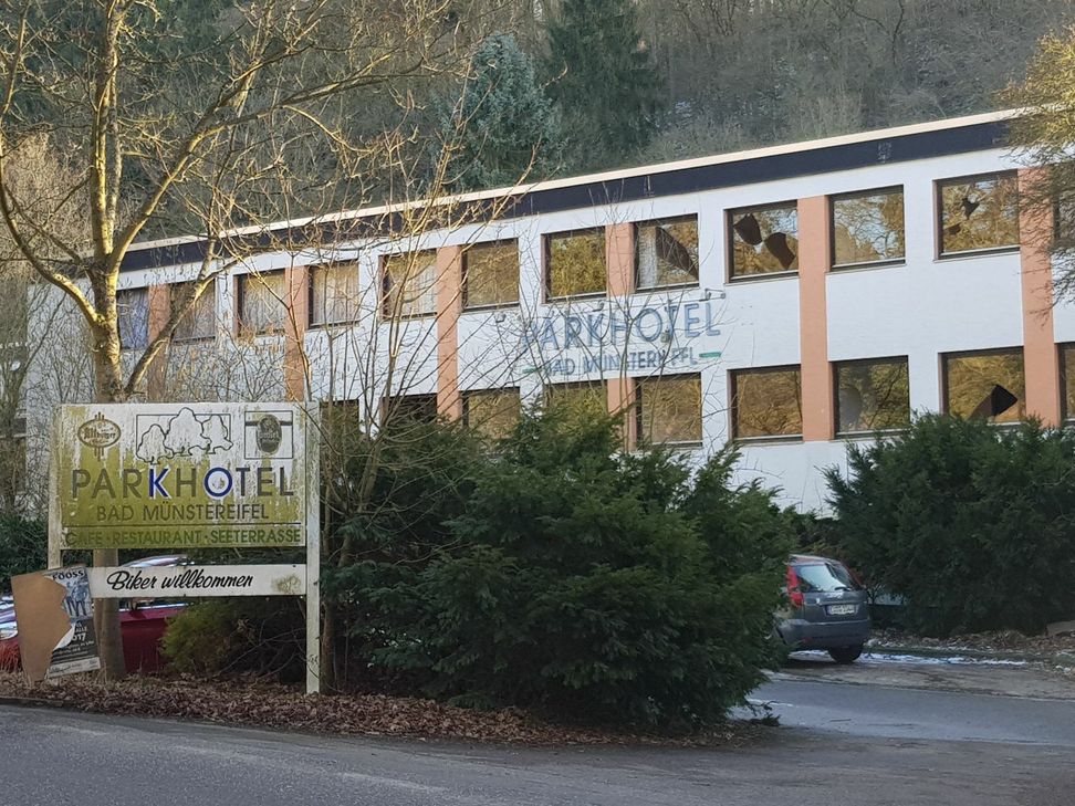 Das ehemalige Parkhotel ist in einem erbärmlichen Zustand. Fotos: Breuer