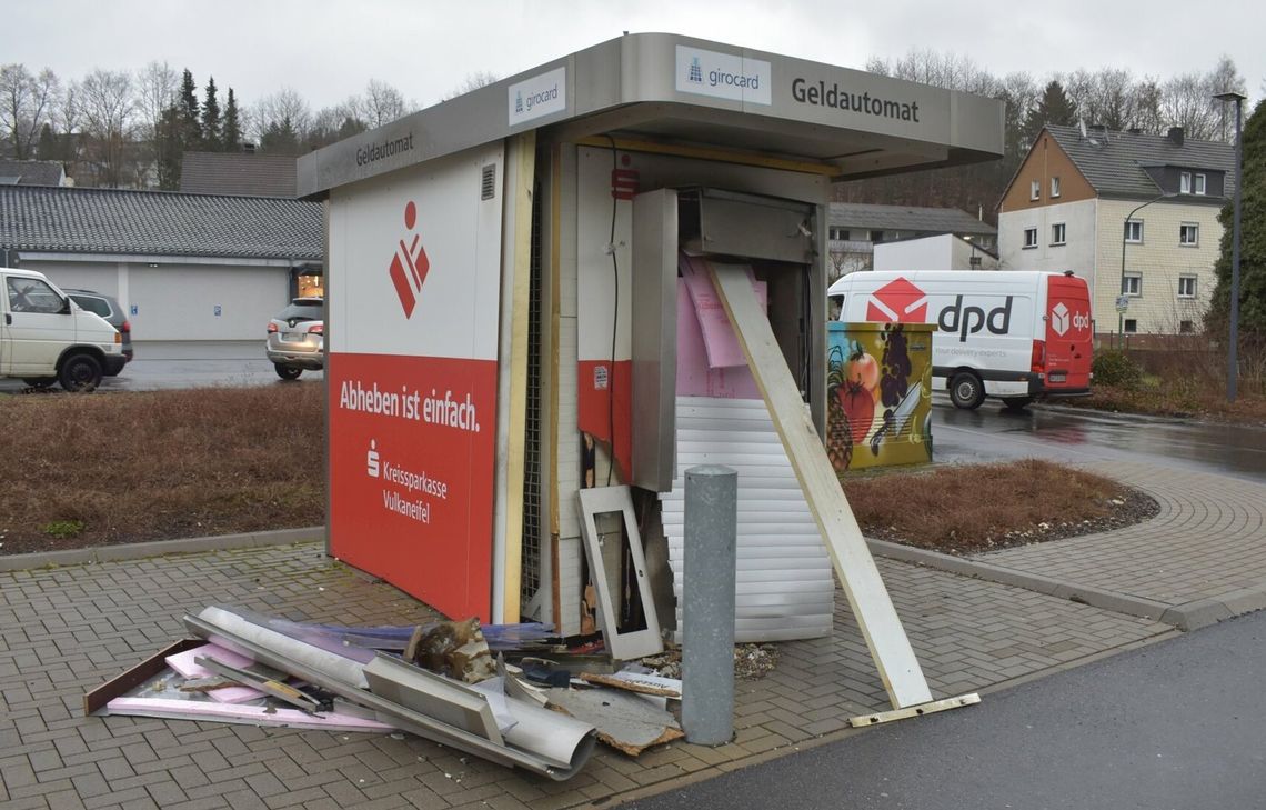 Die nun gefassten Tatverdächtigen haben laut Ermittlungsstand auch den Geldautomaten in Daun gesprengt.