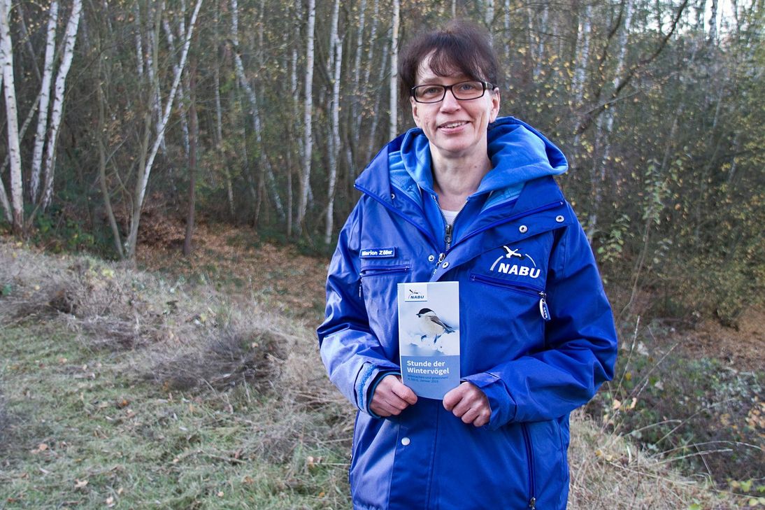 Wirbt für die Teilnahme an der Winterzählung: Marion Zöller vom NABU. Foto:  NABU/Günter Lessenich