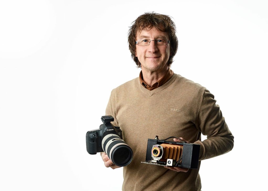 Berufsfotograf Jürgen Brück gibt einen Workshop für Wochenspiegel-Leser. Foto: Dominik Scheid/ Fotostudio Nieder