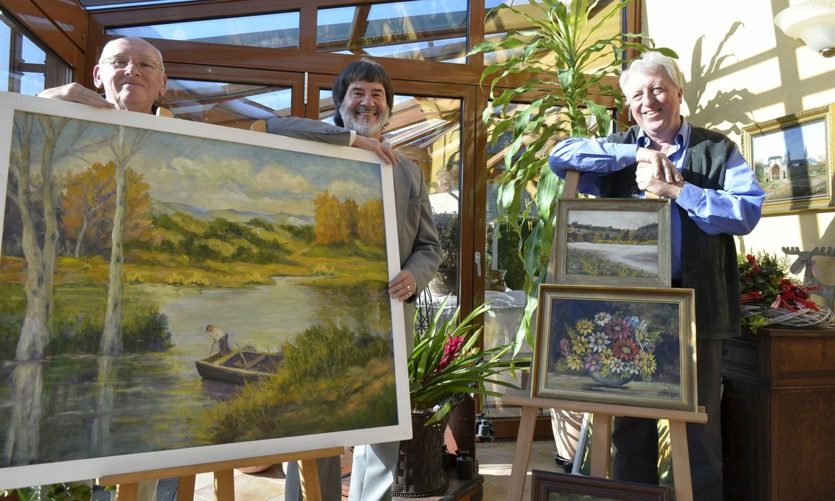 Manfred Kupilas (v.li.), Professor Dr. Michael Grade und Dieter Schröder gehören der »Forschungsgruppe Eifelmaler« an, die ein ehrgeiziges Buchprojekt realisieren möchte.