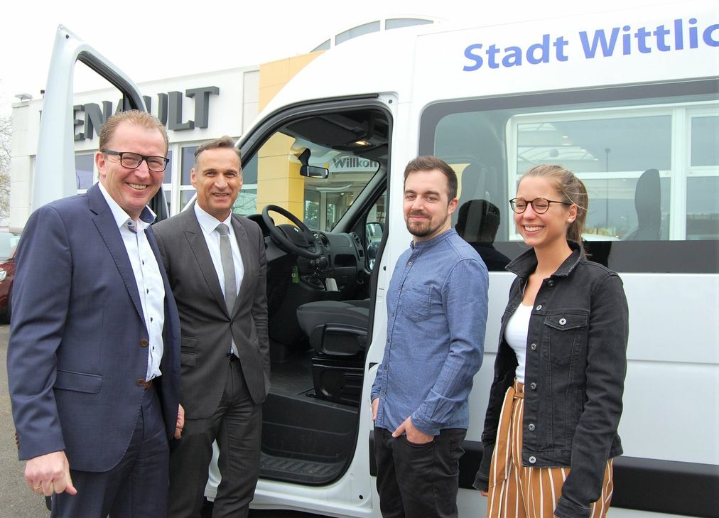 (v.l): Werner Heck (Autohaus Raiffeisen), Bürgermeister Joachim Rodenkirch, Daniel Scharfbillig (Dipl.-Päd., HDJ), Luisa Lauterbach (Jugendkoordinatorin, HDJ). Foto: Urban