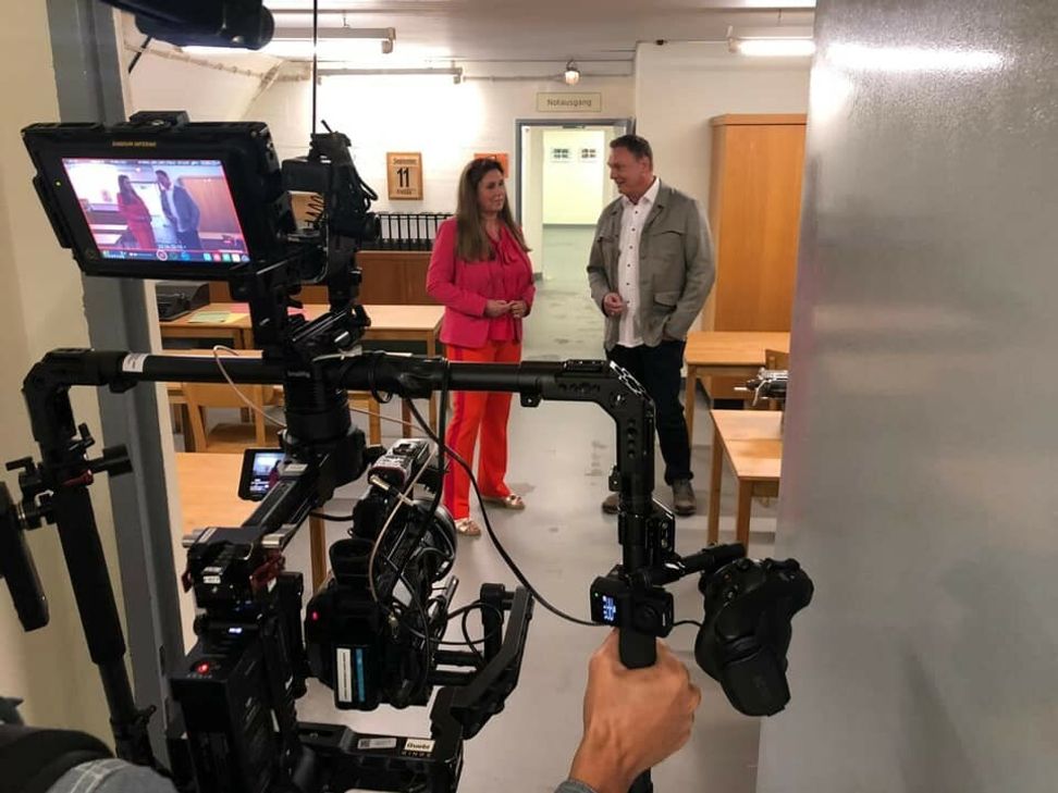 Petra Reuter und Axel Bulthaupt bei den Dreharbeiten im Bundesbank-Bunker.