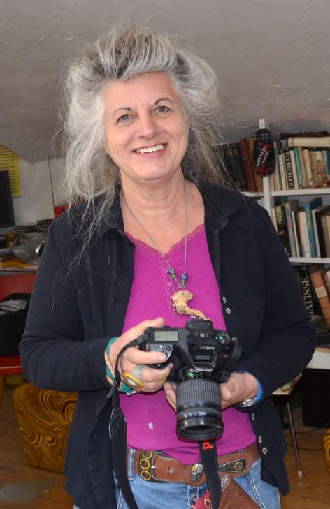 Die Künstlerin Anna malt. Fotos: Pick/Anna malt