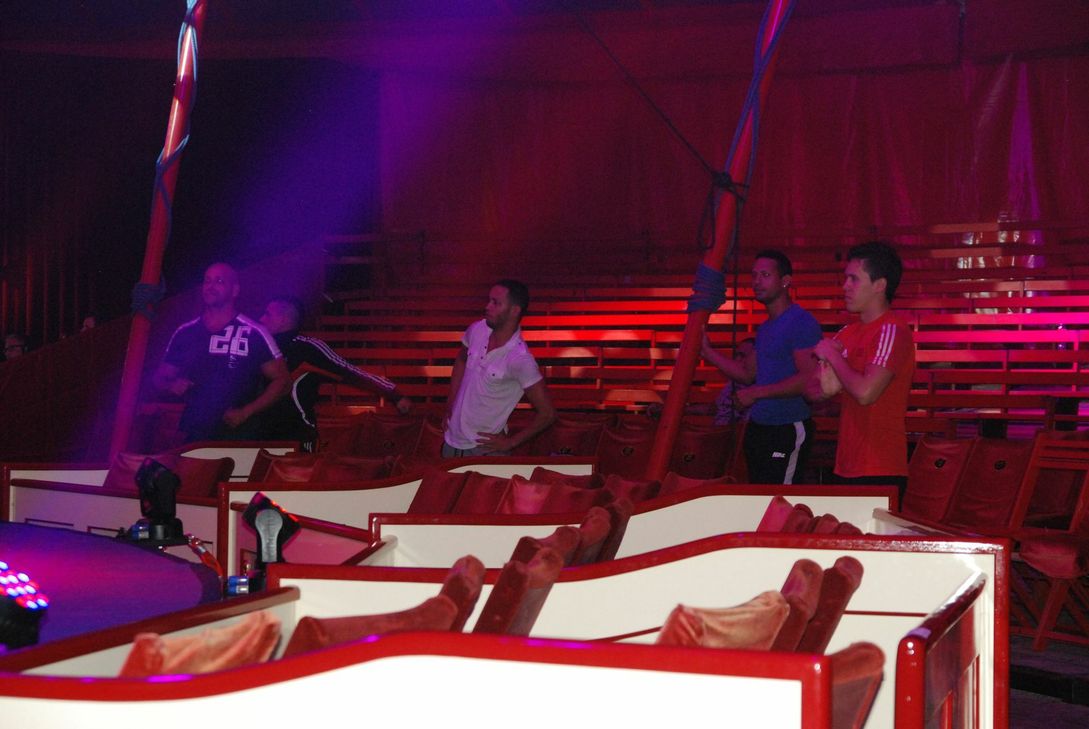 Während die anderen proben, sind die nächsten schon bereit. Sol de Cuba machen sich warm