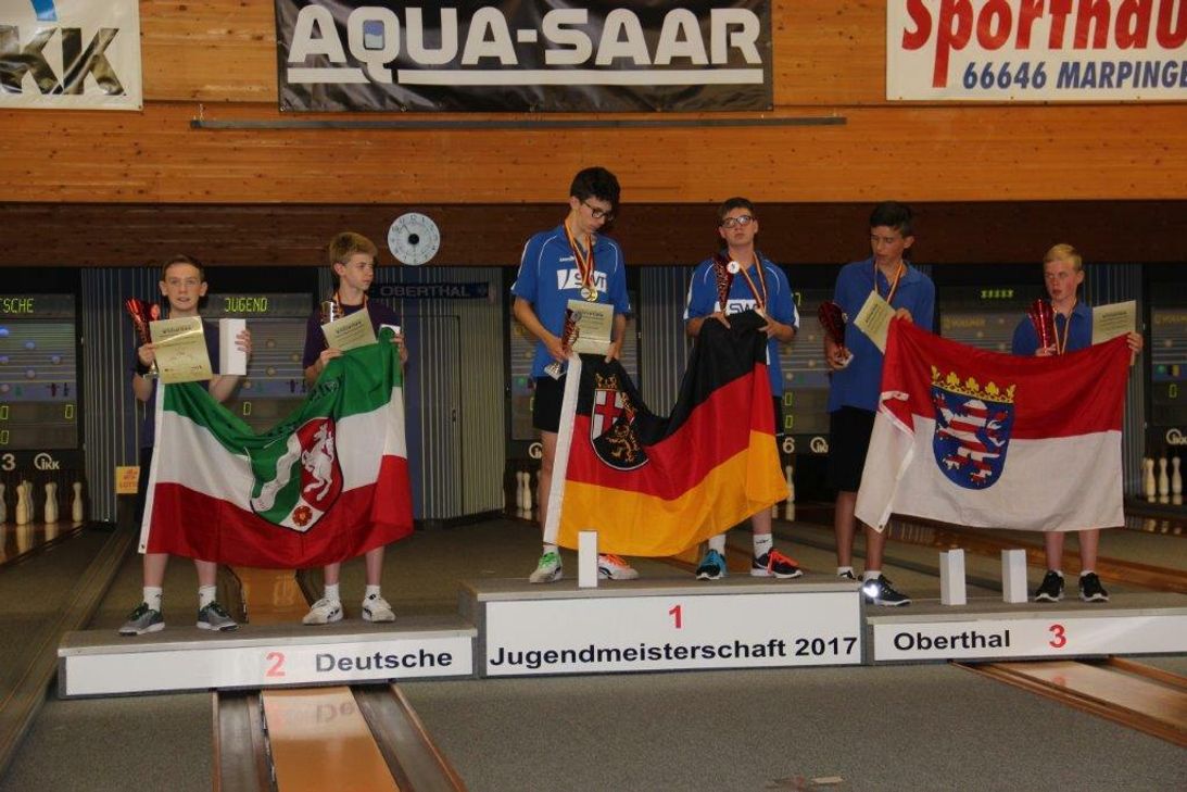 Vom 15. bis 18. Juni fanden in Oberthal/Saar die Deutschen Jugendmeisterschaften im Sportkegeln statt. Zweimal Gold hieß es am Ende für die Jugendlichen des KSV Osburg, die in der Altersstufe U14 für die Spielgemeinschaft JSG Mosel starten. Fotos: FF