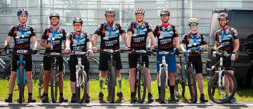 Das UNSER* NOTARZT-Mountainbiketeam: Lucas Müller (v.l.), Benedict Körtgen, Marcel Weber, Marc-André Bach, Stefan Mertens, Christopher Körtgen, Jakob Koltes, Andreas Solheid. Fotos: privat