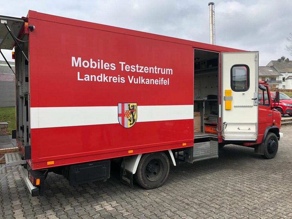Ein ausgemusterter Feuerwehr-Lkw wurde zum mobilen Testfahrzeug umgebaut. Foto: Mager