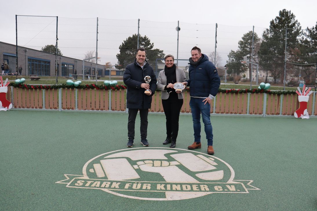 Alle Beteiligten freuten sich gemeinsam über die zügige Umsetzung des Projektes.